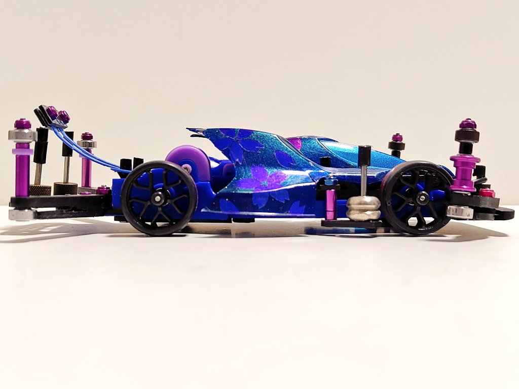 tano_maro's tweet photo. 青ARいい感じ！

#ミニ四駆 #mini4wd
#ARchassis #正転AR https://t.co/EGmoxqqXrY