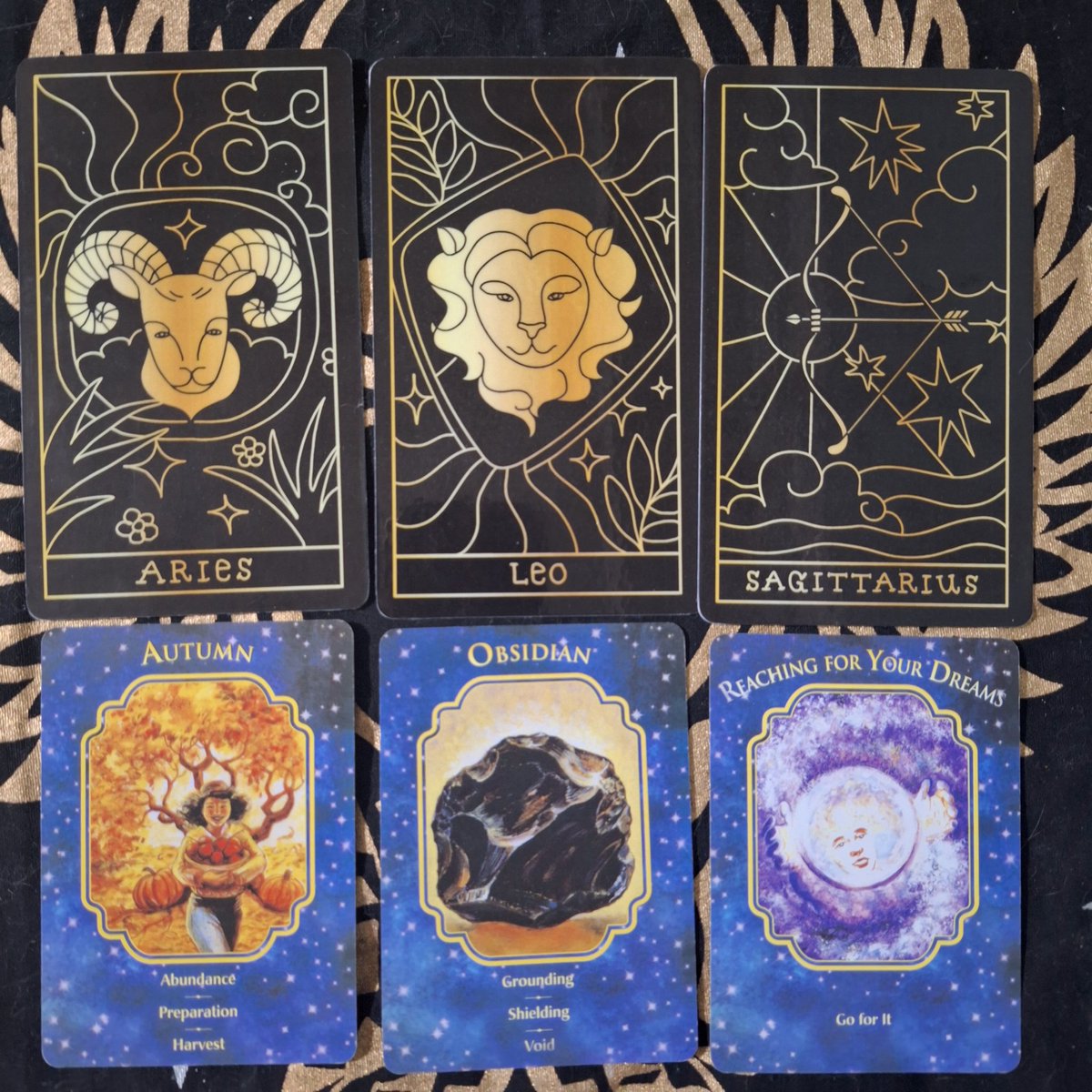 PHOEN1XDRAGON's tweet photo. ☯ 8 ARALIK GÜNLÜK Melek  Mesajları Tek Kart Tarot Gündemi

¡Etkileşim Verenlere niyetlendim!

𖤓 Güneş | ⅍ Yükselen  | ☽ Ay 

➣Günün Mesajları Burçların altında yazmaktadır.
(Sistem yeniden yerine oturana kadar foto paylaşımlı olacak)

🜂ATEŞ ELEMENTİ
♈︎ Koç
★Güz
☆ Bolluk
☆ Hazırlık
☆ Hasat 

♌︎ Aslan
★Kış
☆Obsidyen 
☆Topraklanma 
☆Korunma
☆ Olumsuzu salma 

♐︎ Yay
★ Hayalinize ulaşmak
☆Haydi bakalım yolun açık!

🜃TOPRAK ELEMENTİ 
♉︎ Boğa 
★Sarı
☆Esneklik 
☆Uyumlu olmak
☆Kişisel Güç 

♍︎ Başak
★ Karahindiba 
☆ Sağlık
☆ Güçlendirme
☆ Direnç Gücü

♑︎ Oğlak 
★Yolculuk
☆Macera
☆Yollar
☆Konumlar

🜁HAVA ELEMENTİ 
♊︎ İkizler 
★Kış
☆Refleks 
☆Geçiş evresi
☆ Serbest bırakmak 

♎︎ Terazi
★Gümüş
☆Dişil İlahisel Güç 
☆ Olaylarların iç yüzü

♒︎ Kova
★Yunus
☆Kozmik bilinç 
☆Nefes alma
☆ Kutsal geometri 

🜄SU ELEMENTİ 
♋︎ Yengeç
★ Yuruncu
☆ Yaratıcılık 
☆ Değiştirmek 

♏︎ Akrep
★ Beyaz
☆ Kaynağından
☆ İlahisel güçler
☆ Aydınlanma

♓︎ Balık
★ Prova
☆ Alternatif deneyimler 
☆ Seçimler ve sonuçları

『 Dileyen arkadaşlar benden özel danışmanlık hizmeti alabilirler. Yapmaları gereken tek şey benimle iletişime geçmeleri olacak』

#tarot #oracle #kehanet #rune #astroloji  #burçlar #zodyak #signs #motivasyon  #günlükmotivasyon  #koç #boğa #ikizler #yengeç #aslan #başak #terazi #akrep #yay #oğlak #kova #balık #PhoenixDragon #PhoenixDragonTarot 
#TarotZilla #keşfet #kesfet