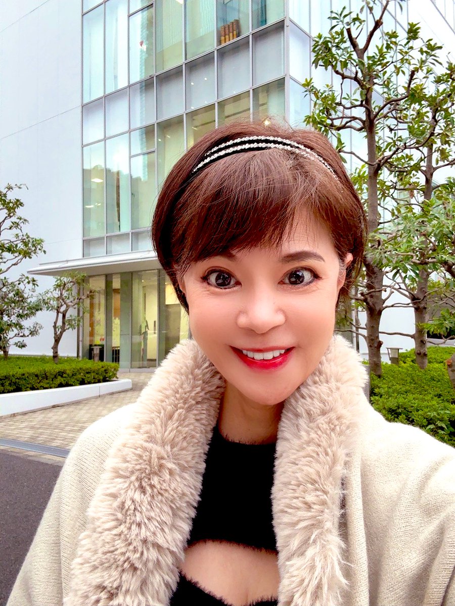 jolly1518's tweet photo. 今月は #GoziUAceエース を含め4回ライブがあります。#高齢者レク も3回のうち１回終了😮‍💨
メディアの方に見守られて楽しく学べました。

#GoziUBar は新メンバーのお披露目で新鮮なライブとなるはずです🌟✨✨
クリスマスと忘年会を一緒にやっちゃいましょ🎄✨✨

皆様、佳き日曜日をお過ごしくださいね💕