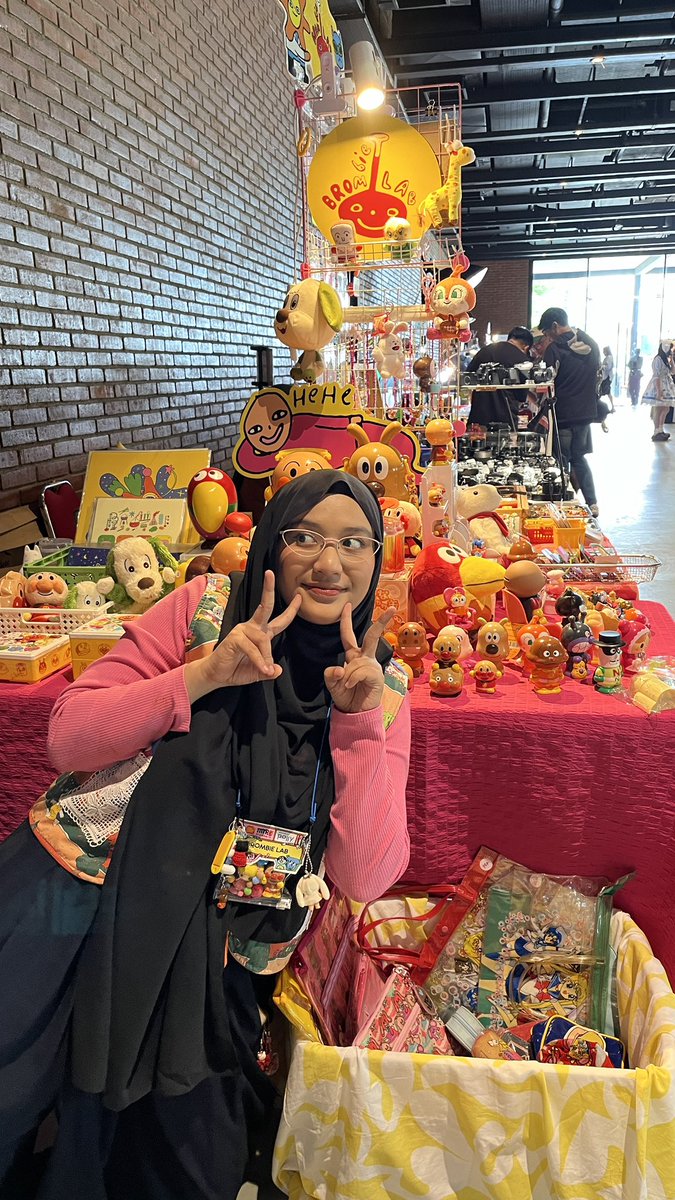 BrombieLab's tweet image. LAST DAY @meet_things room 02!!!!!! at Brickhall Fatmawati 10 AM - 8 PM 🥰 it is our last market at Indonesia for this year. please come! 😭💓🙌🏻