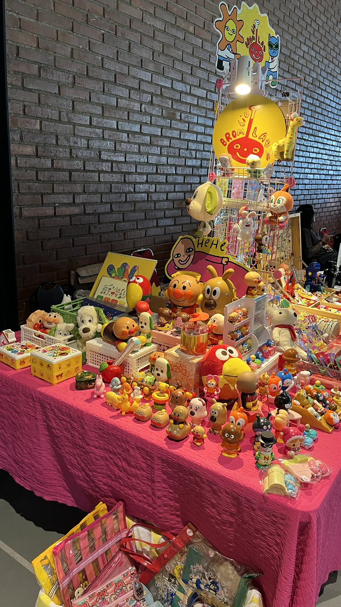BrombieLab's tweet image. LAST DAY @meet_things room 02!!!!!! at Brickhall Fatmawati 10 AM - 8 PM 🥰 it is our last market at Indonesia for this year. please come! 😭💓🙌🏻