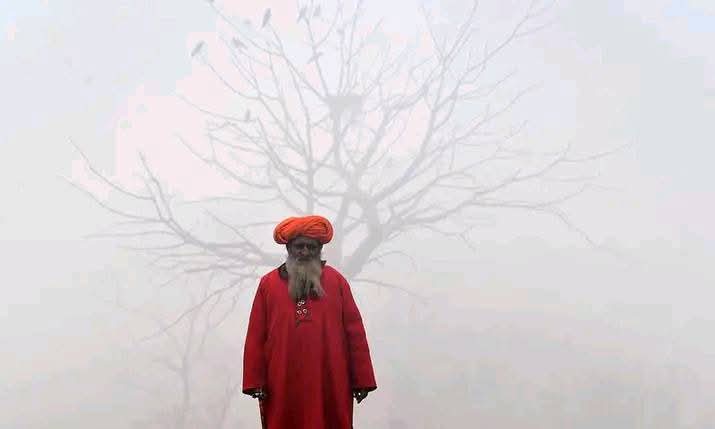 जिंदगी में कभी-कभी एक धुंध भरी स्थिति भी होनी चाहिए, 
जहां आपको अपने अलावा कुछ भी दिखाई न दे..💯