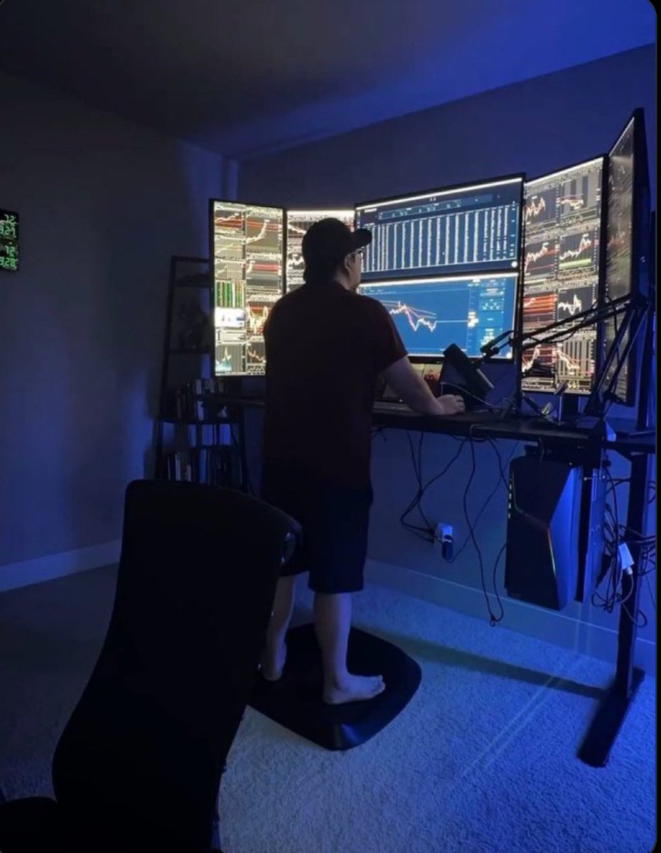 ohbrox's tweet image. me managing my $127 portfolio