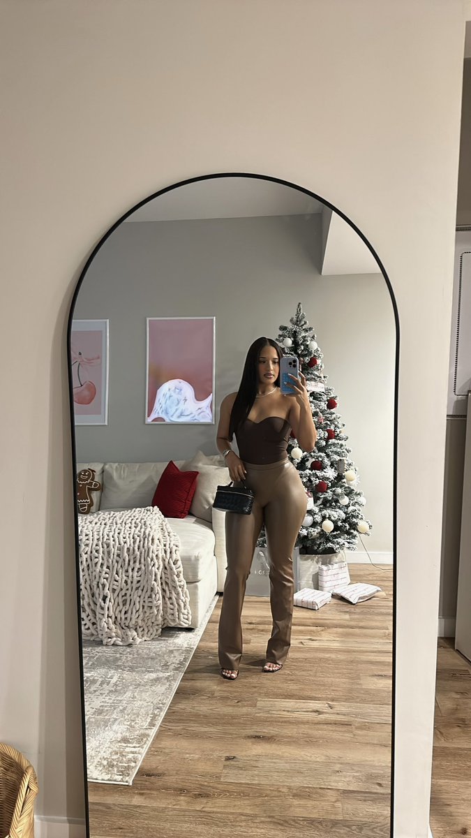 KeishaArlene's tweet photo. Out in Miami🌴🥥🤎 https://t.co/FOgTBORaFy