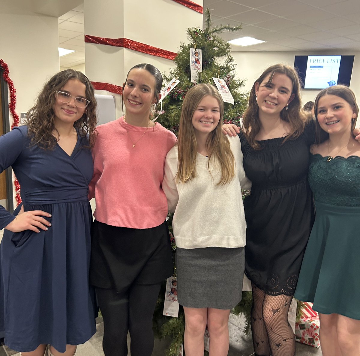 After spending the day at competing at the Ladue Early Season Invite… these ladies showed off their musical talents 🎶 We are proud of you for your work in the pool and on the stage!