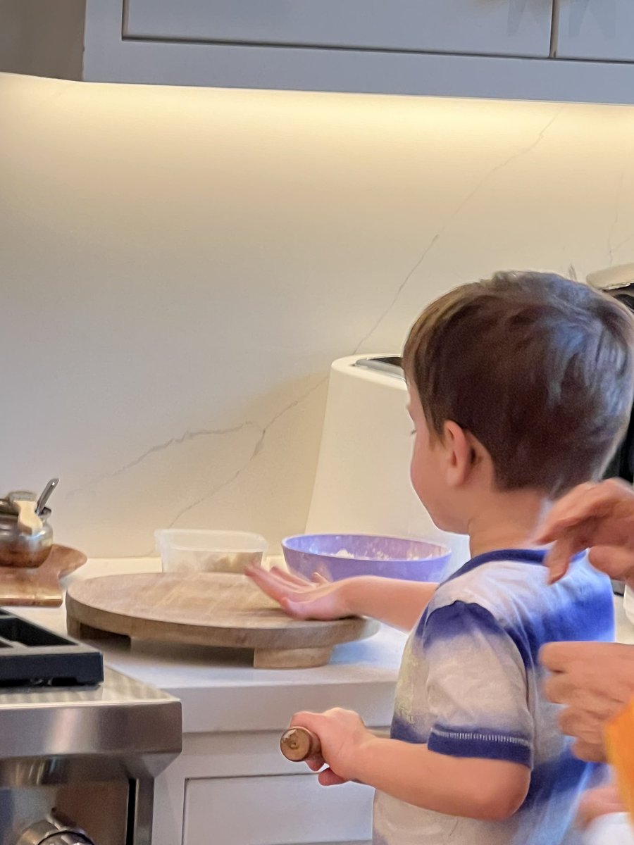 realpreityzinta's tweet image. The best things in life are free 💕 Like the joy of eating this Roti made by nani ma and our youngest chef Jai 😋
Happy Sunday everyone ! 

 #Family #Nanima #weekend #Ting