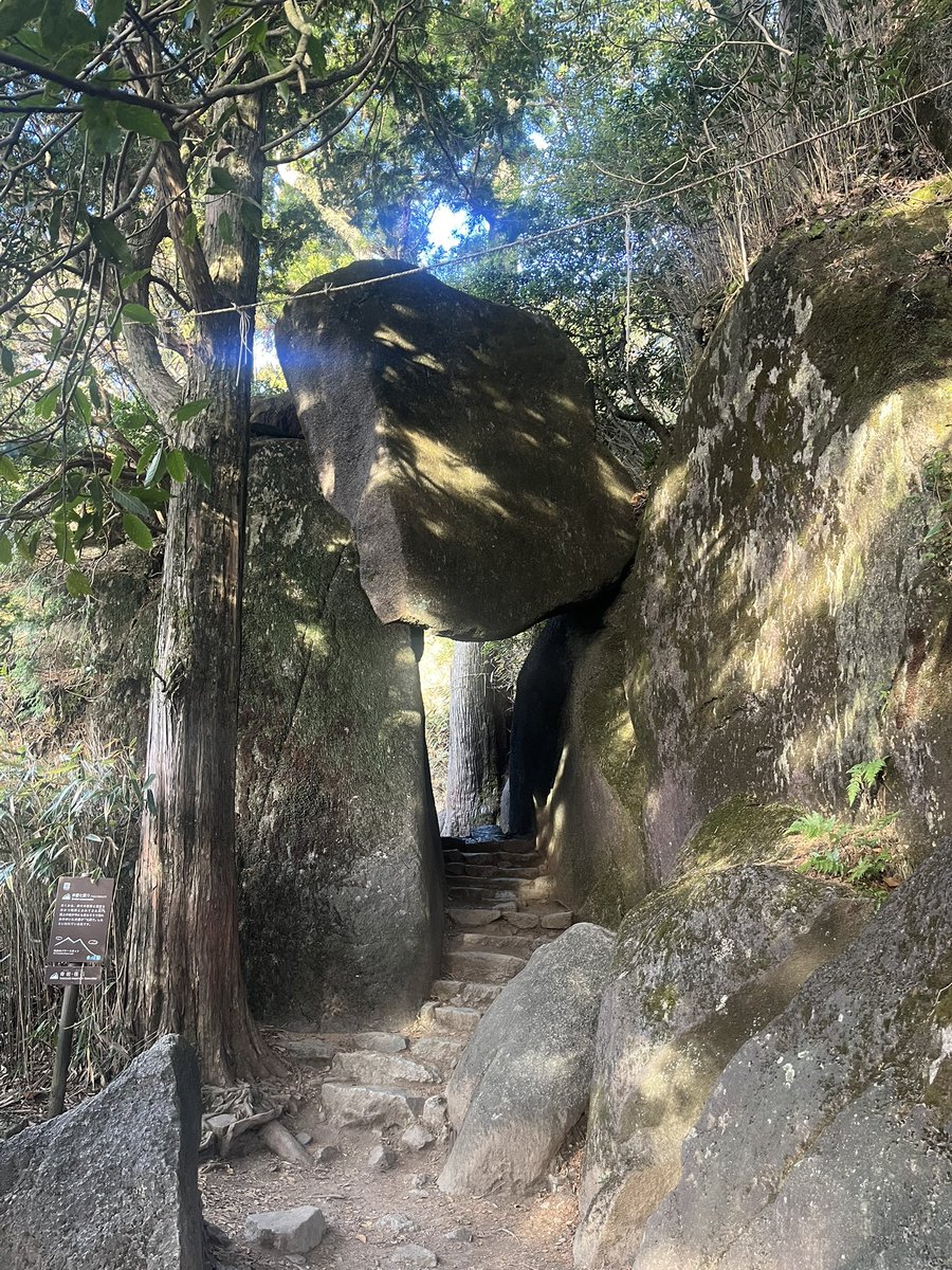 kay535422's tweet photo. 今日は朝5時から息子と2人で筑波山！
波がないから夜21時に突発的に初めての登山計画。初心者　登山　おすすめで調べて筑波山　白雲橋コース　舐めたらあかん　帰りはロープウェイ始発で下まで　めっちゃ疲れたけど最高でしたが暫く登山は行かない事にした。 https://t.co/wC5MUfYeTJ