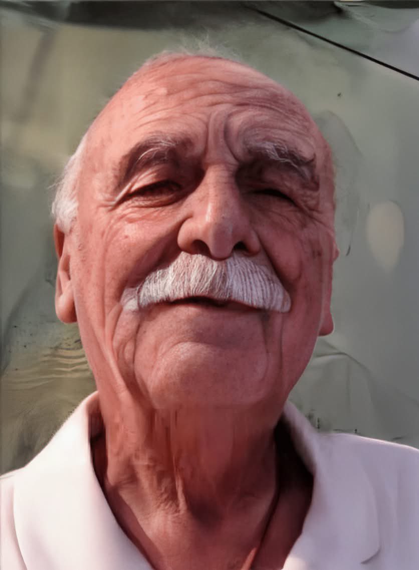 syrien_1libre's tweet photo. La libération du pilote syrien Ragheed al-Tatari, emprisonné par le père de Bachar Al-Assad en 1982. 

pour avoir refusé de bombarder Hama. https://t.co/lUwCMIohgm