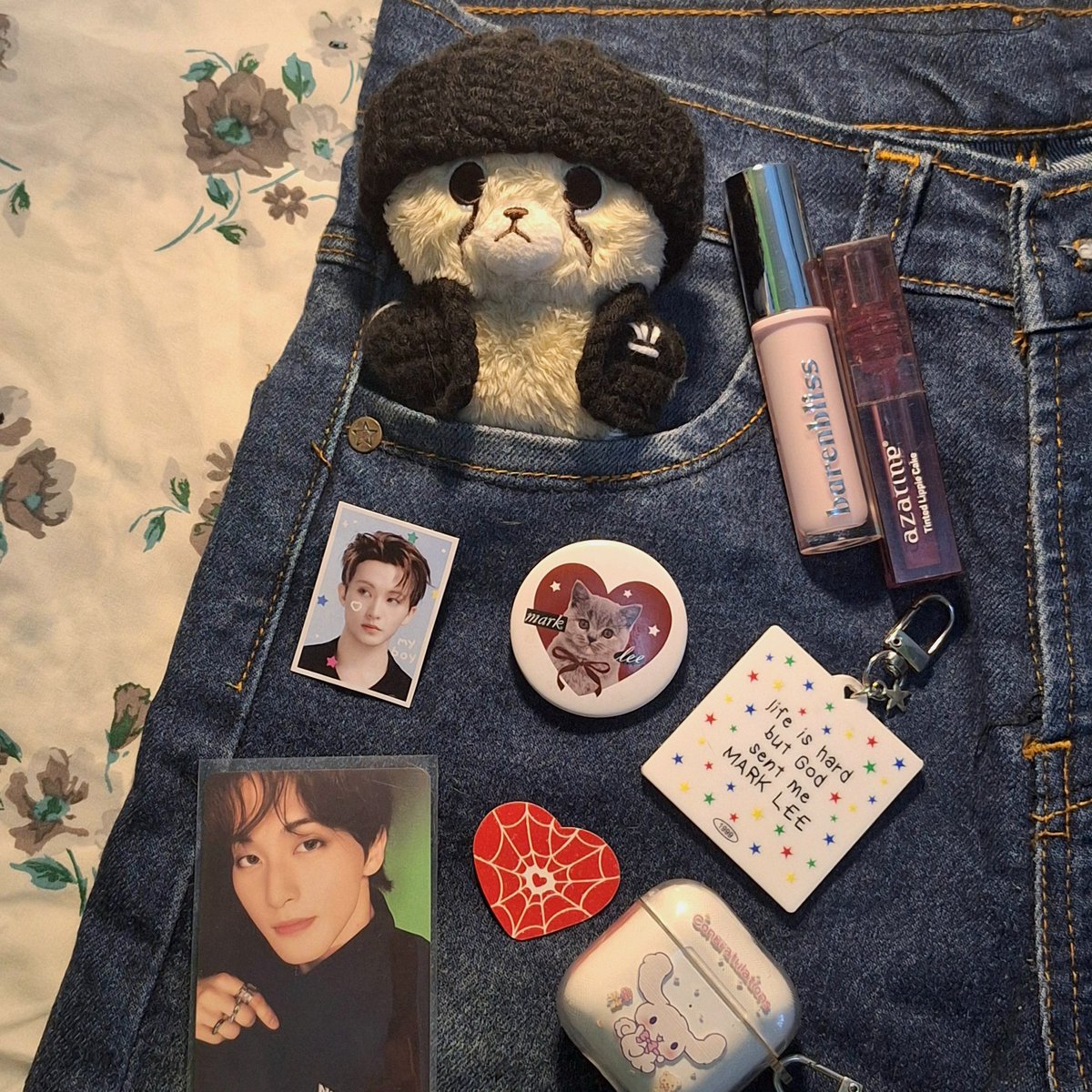 what's in yaya's pocket ❔️