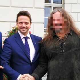 jjaskap's tweet photo. Kto by zostawił dziecko z Trzaskowskim?
#BalPatoWładzy 
#Chomik
#Bążur https://t.co/4puFhcMYll
