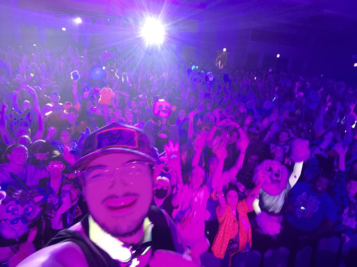 russelbuck 🐶 🎶 is making new SONGS tweet media