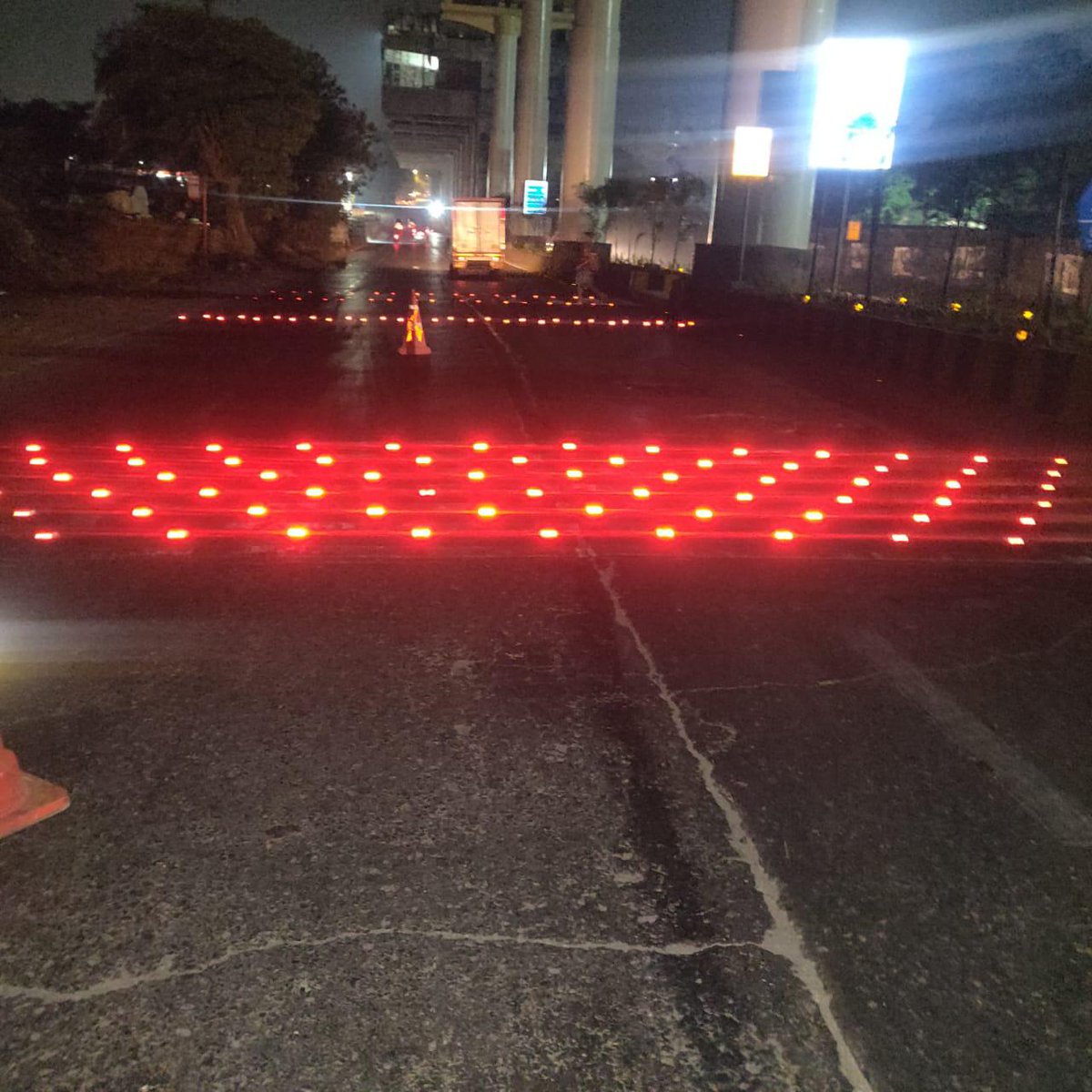 MumbaiMetro3's tweet photo. #Metro3Updates

New pedestrian crossing across JVLR for #AareyJVLR station commuters of #AquaLine constructed by #MMRC Pedestrian blinker signal being installed. Cat eyes and rumbler strips also installed for vehicle to give way to pedestrians.

#MumbaiUnderground #AquaLine https://t.co/8pfWOB4ghN