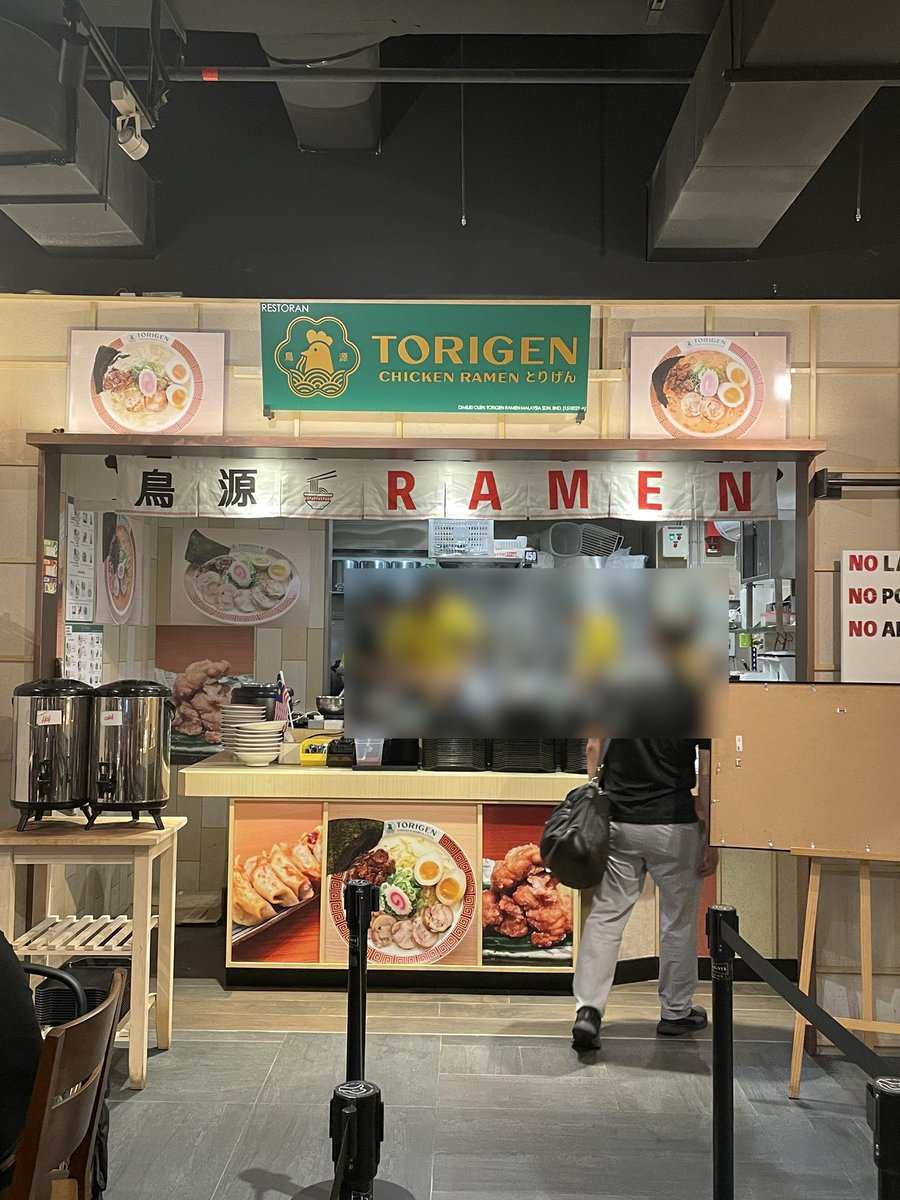 km_345_mog's tweet photo. GACKTさんが食べに来たことがあるという先輩のお店の前を通って写真を撮り、先輩の他のお店で　#ラーメン 🍜食べてきました！
本当に美味しかった!
GACKTさん鳥源には行かれた事ないのかな？

#LOT10 内の　#TORIGEN さんオススメです！😋

#鳥源 #クアラルンプール #マレーシア https://t.co/ULF0vxsAY9