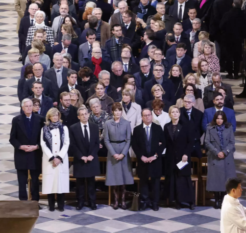 R_DeCastelnau's tweet photo. La présidente (française) de la Géorgie refuse de quitter son poste alors que son mandat est échu, parce que le résultat des élections législatives ne lui convient pas ! En Roumanie, on annule le processus électoral parce que le favori ne plaît pas à von der Leyen ! En Syrie, on transforme les égorgeurs islamistes responsables du Bataclan en « libérateurs modérés ». À Paris, on organise une cérémonie écœurante réservée à la caste pour permettre à un psychopathe de parader en se faisant applaudir par une bande de fossoyeurs.
En balançant l’essentiel de ses soi-disant « valeurs » par-dessus bord et en affichant sa décrépitude, l’Occident dévoile au reste du monde son triste état.
On n’est pas vraiment bien parti.