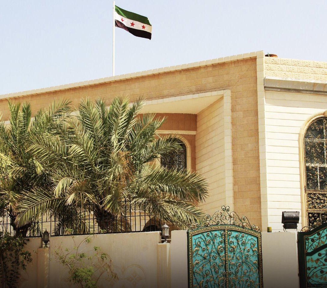 سقط نظام بشار الأسد، وتبقى على التاريخ أن يكتب أن تميم بن حمد ظل ثابتًا على مبادئه الإنسانية والأخلاقية في دعمه للإنسان السوري المظلوم على مدار 14 عامًا. 

#سوريا_حرة