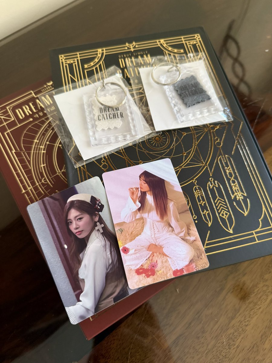 elunenaaa's tweet photo. late post.

received! thank you as always! ❤️@kpopmadness_ph https://t.co/cBsVI9OtEi