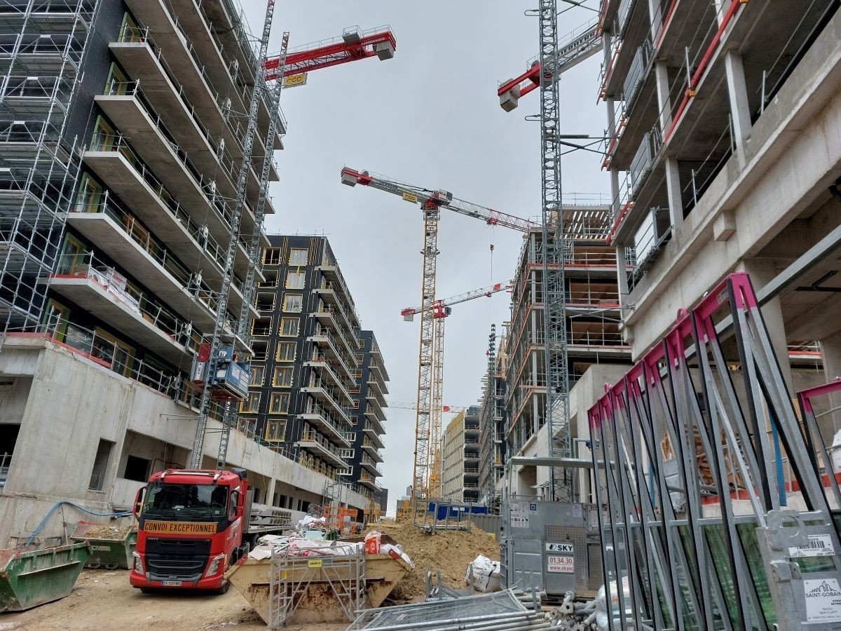 Sport_Web_I's tweet photo. ▬▬▬ Comparaison n'est pas raison 🥸

▬▬ Le chantier de #NotreDameCathedral qualifié de "titanesque" par tous les médias aura été conduit sur la même période que la construction des ouvrages olympiques [sites des épreuves + village]

▬ Comparer les budgets des deux opérations est donc intéressant à défaut d'être pertinent

▬ 🤔 Or, selon les sources officielles, le côté titanesque de #NotreDame est très discutable par rapport aux JO :
- 702 millions pour la cathédrale
- 4,5 milliards pour les JO [budget total engagé par la @SOLIDEO_JOP]