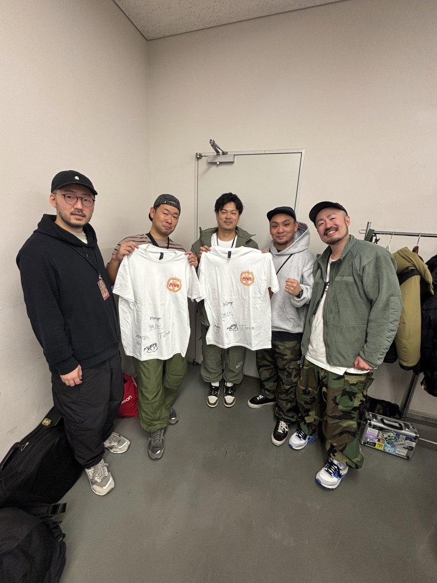 DAMch_Official's tweet photo. ▶▶ #REDLINE_DAM ◀◀

REDLINE ALL THE FINAL🔥
現地よりプレゼントキャンペーン！

【FOR A REASON】
サイン入りTシャツが抽選で1名様に当たる⚡

◆参加方法
①@REDLINE_TOURと@DAMch_Officialをフォロー
②この投稿をリポスト

◆締切
12/18

@FORAREASONTOKYO
#forareason https://t.co/eFIR8wOHC9
