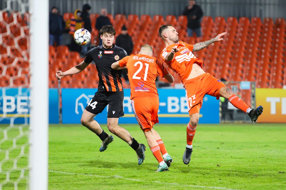 ChrobryGlogowSA's tweet photo. Pięć bramek, czerwona kartka, raz na prowadzeniu jedni, innym razem drudzy. 

Skrót #BBTCHR od TVP Sport ▶ https://t.co/zdZsABXDnu https://t.co/CktUIz3OrB