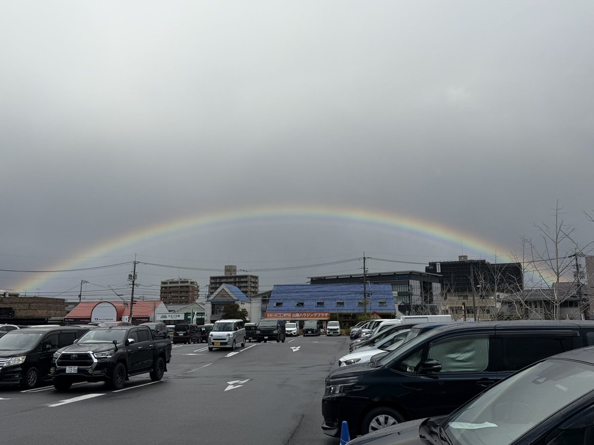 KKakuregaga's tweet photo. 途中ヒヤヒヤしたけど勝つのは決まってた
総体に着いたら雨やんで晴れ間に虹
靴やめてクロックスそれも全世界で限定○○○足の抽選1000足以内?の当たった
縁起のクロックス負ける気がせんかった
靴下も俺の赤だし🤣
#島根スサノオマジック
#Salehe Bembury x Crocs
#Pollex Clog "Niagara"
#crocs https://t.co/BIOSFCz0yX