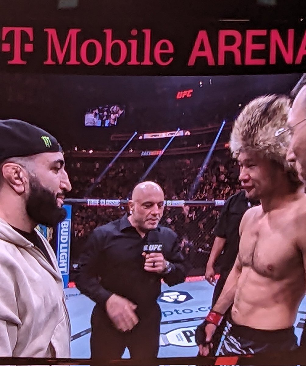 AOUREDOO's tweet image. Sorry for being late but LAS VEGAS IS A CRAZY CITYYYYYY. WAS HAPPY TO SEE MY TWO BOYS IN THE OCTAGON FACING OFF. 2025 ABOUT TO GO CRAZY #UFC310