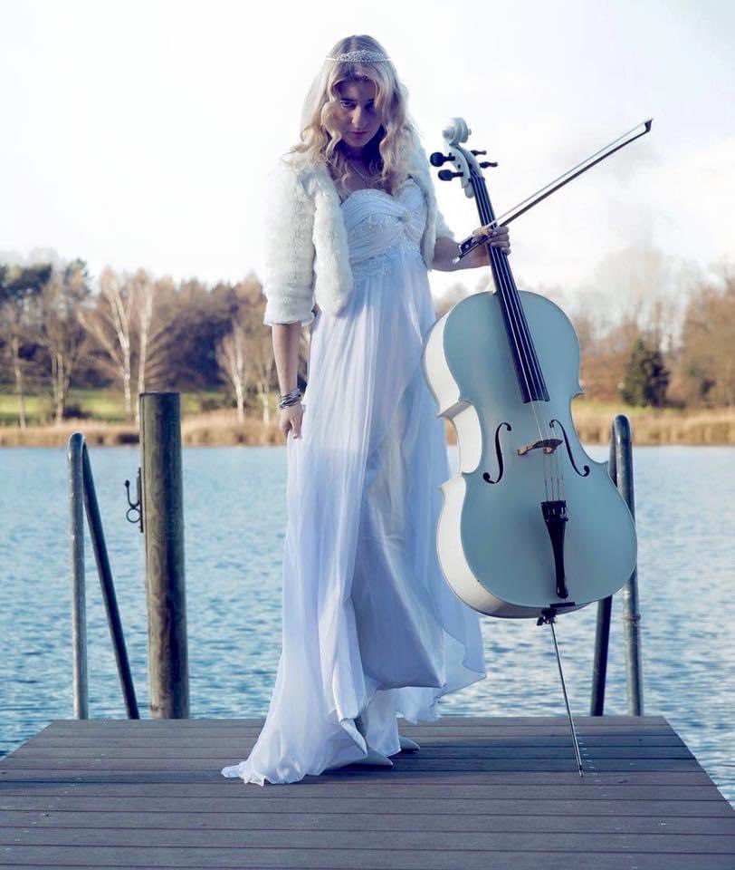 On Sunday, Dec 8  at 1:39 AM, and at 1:39 PM (Pacific Time) we play 'life is beautiful' by Liz Schneider Whitecello <a href="/LWhitecello/">Liz Schneider Whitecello</a> listen at Lonelyoakradio.com #LonelyOakradio #OpenVault Collection show

More info about “Open Vault” collection show: lonelyoakradio.com/OpenVault/