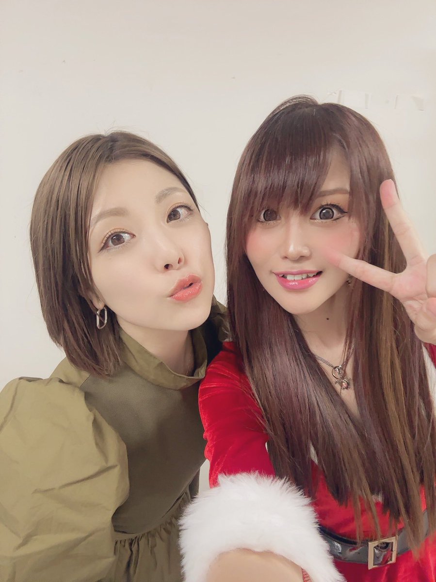 Risaaa97's tweet photo. NPO法人歌の力
第11回チャリティーコンサート特別ゲスト
元モーニング娘。さんの
✨️石黒彩さん、小川麻琴さん✨️

石黒彩さんは初めて出演して頂き、
去年も出演して頂いた小川麻琴さん
本当にありがとうございました🎄︎💕︎

なんとLOVEマシーンをお2人と一緒に歌わせて頂きました😢✨️
子どもの時、1番苦しい時に病院で唯一の楽しみがモーニング娘。さんの歌、テレビを見る事でした。
点滴をしながらモーニング娘。さんの歌で踊っていました。

今でも打ちながら涙がポロポロ流れてるのですが、子どもの時の私を救って頂きありがとうございます🥲
モーニング娘。さんにはなれなかったけど、
大人になって一緒のステージに立たせて頂けるなんて言葉にするのは難しいですが
心がいっぱいです🥹︎💕︎
天国のパパも喜んでいると思います🌻

この景色を見る事が出来たのは
母が腎臓を移植してくれて
第2の人生を頂いたからです❤️

小さい時のリサ、夢叶えたよ🌈

#石黒彩 さん
#小川麻琴 さん
#モーニング娘。さん
#チャリティーコンサート 
#NPO法人歌の力