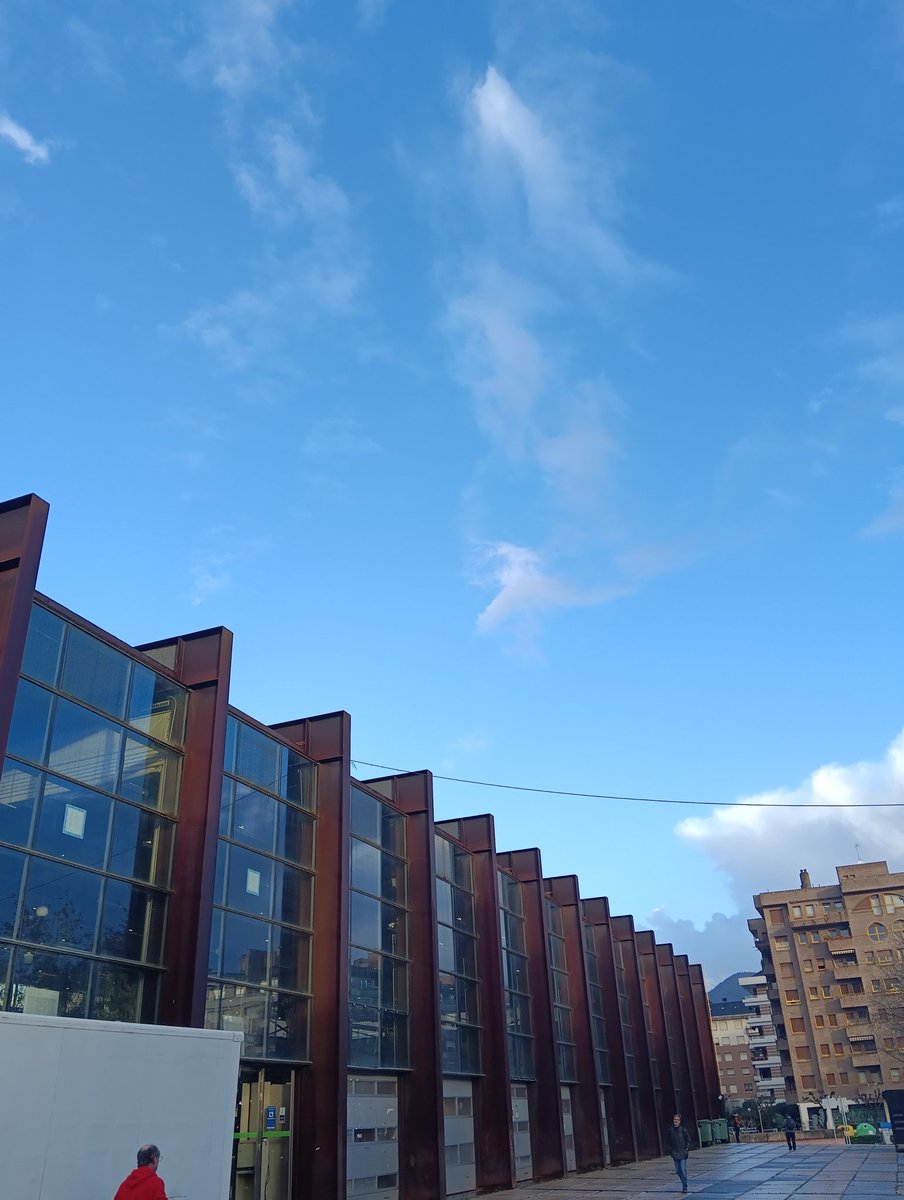 Hara, herritik euri-jasaren erdian atera, ta Landako gainean zerua urdin 😲👌
#DurangokoAzoka