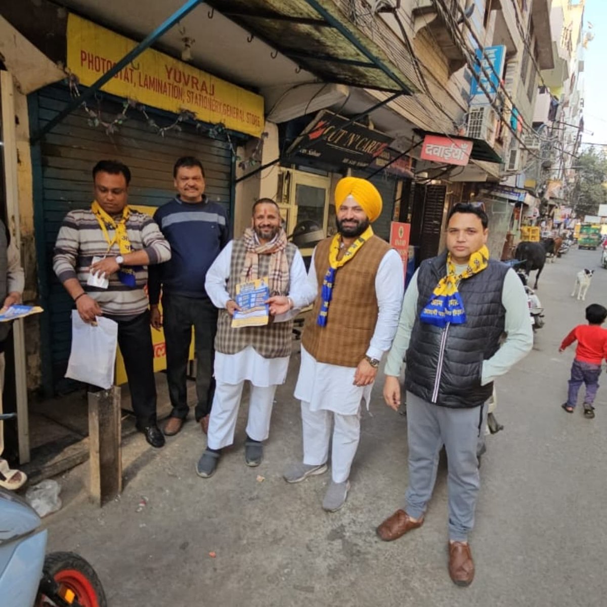 Ranjitpalpunjab's tweet photo. ਅੱਜ ਦੇਸ਼ ਦੀ ਰਾਜਧਾਨੀ ਦਿੱਲੀ ਦੇ ਵਿੱਚ ਆਉਣ ਵਾਲੀਆਂ ਚੋਣਾਂ ਲਈ ਆਮ ਆਦਮੀ ਪਾਰਟੀ ਦੇ ਹੱਕ ਵਿੱਚ ਚੌਣ ਪ੍ਰਚਾਰ ਕੀਤਾ।

#aamaadmiparty #aamaadmipartydelhi #aamaadmisarkar #aamaadmi #electioncampaign #voteforaap #vote #electioncampaigning #delhi #RanjitPalSinghPunjab #TradeWing #DistrictPresident https://t.co/4eaQMwiJII
