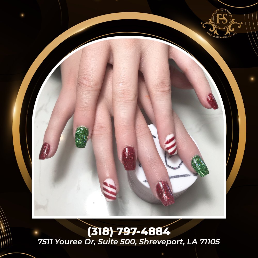 🎁🎄 Deck the halls with beautiful ombre nails! Red and green gradients are perfect for spreading Christmas cheer. 

𝐁𝐨𝐨𝐤 𝐍𝐨𝐰: fivestarnailsandspa.com/appointment/

#fivestarnailspa #nailsalon #nails #nailart #nailsalonla #naildesign #pedicure #spa