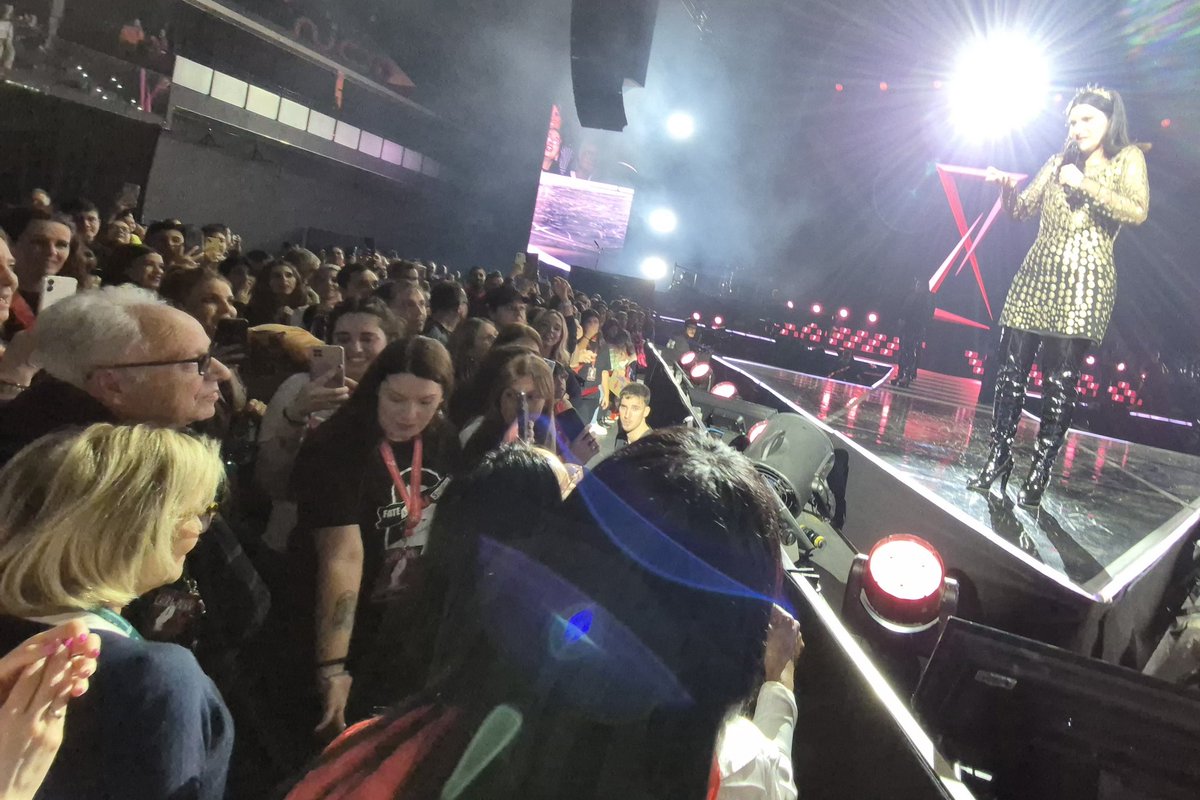 Padres e Hija en el concierto de <a href="/LauraPausini/">Laura Pausini</a> en Pamplona, Vaya conciertazo!!!! Gracias por tantas emociones durante 3 horas, Besos, Delia <a href="/Laura4uOfficial/">Laura4u Official</a>