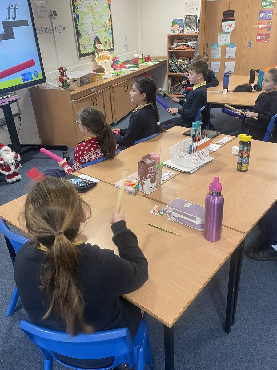 MurrayPrimaryEK's tweet image. Primary 5 had a great time during their music lesson today #FUNdamentalsofmusic @MusicSlc