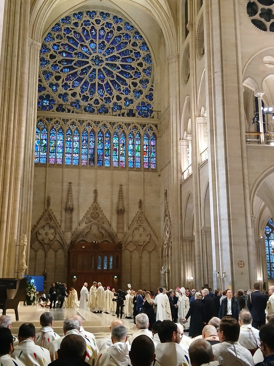 ABienvault's tweet photo. Après cinq ans d'attente, la grande messe de consécration est sur le point de commencer à #NotreDame.
Une centaine d’évêques de France et du monde sont présents dans la Cathédrale, ainsi que les prêtres des 106 paroisses parisiennes.
A suivre toute la journee sur @Europe1 https://t.co/9i3xTIrt8r