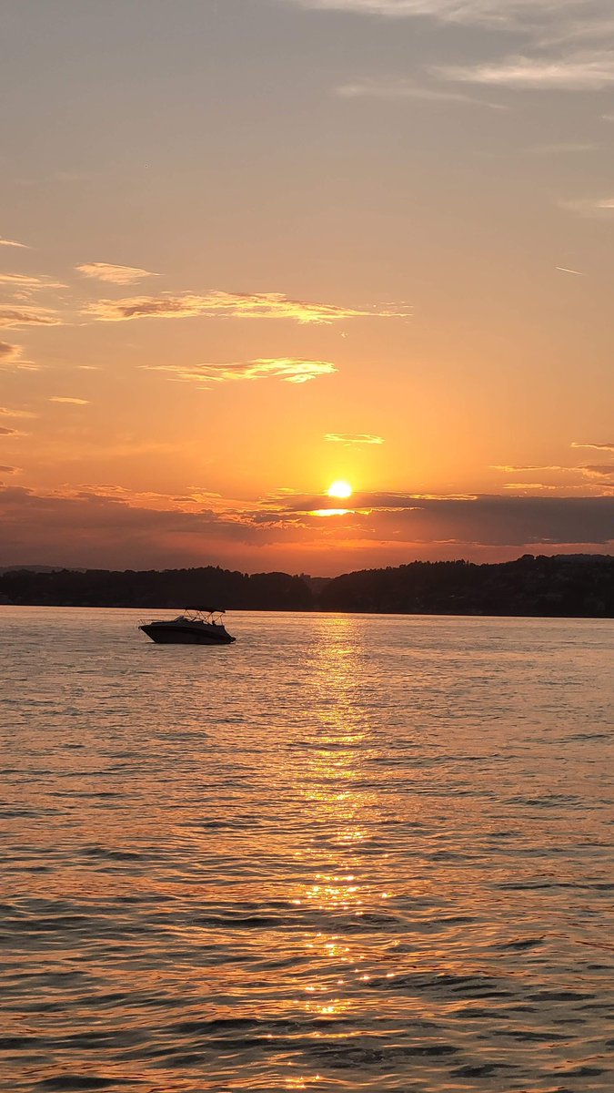 ashug98's tweet photo. If you could visit only one country in your life, make it Switzerland. It's absolute perfection! 🇨🇭 https://t.co/t4gJyhRpiT