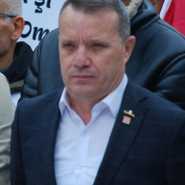 SURİYE DÜŞTÜ!!! 
Beşşar Esad kaçtı .
Şam çatışmasız düştü.
Sırada İran ve Türkiye var.!
Suriye'de insan kesen, insanlari kurşuna dizen cihatçıların görüntüleride  sosyal medyaya düşmeye başladı.
BOP 'cular....
Olup bitenden hiç tedirgin değilmisiniz gerçekten !!!!