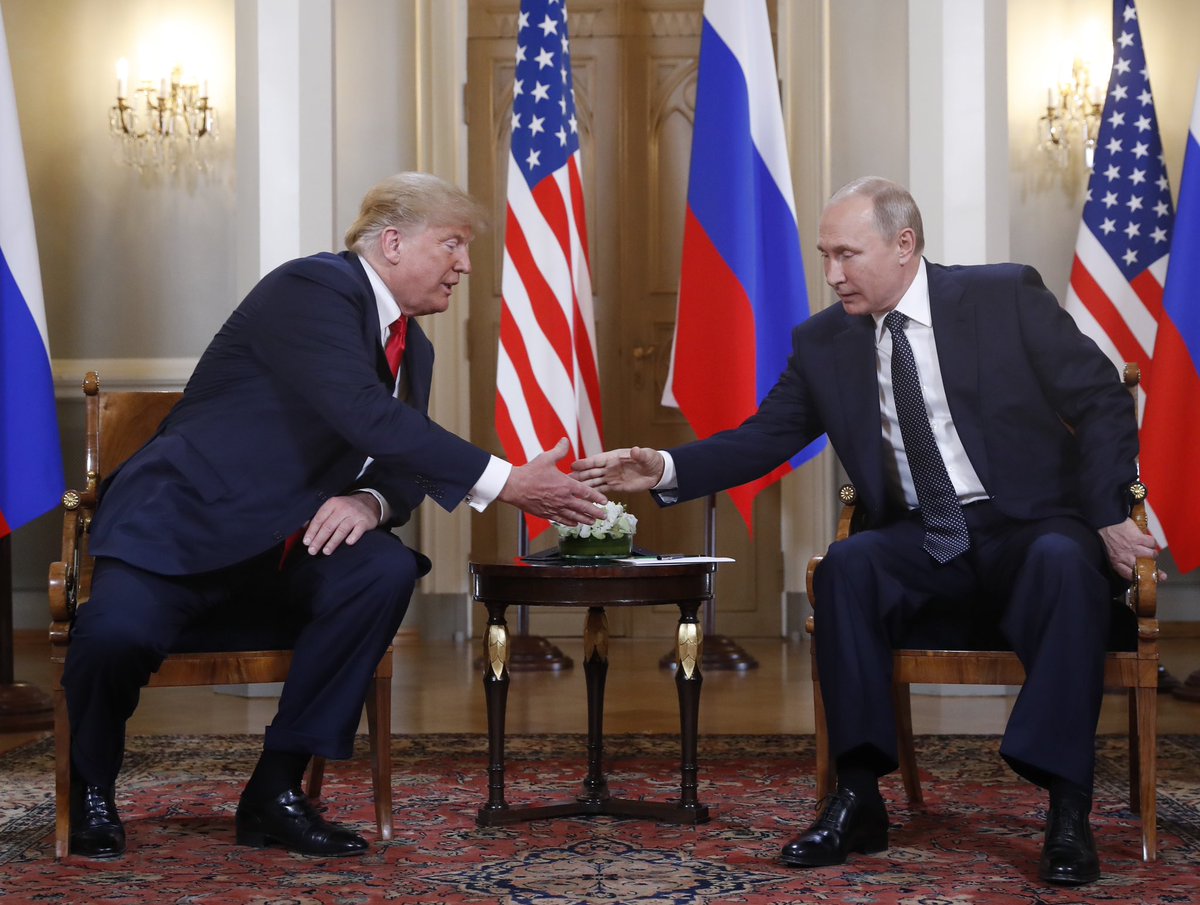 meizosolegalpin's tweet photo. - Ok, aceptamos las concesiones en Ucrania para el acuerdo de paz, pero queremos recuperar Siria y no perder el control de Rumania.
- Aceptamos. Ahora toca montar el teatro para la plebe.
- Yo me encargo del show que es lo mío, firmaremos los últimos flecos en Paris. #solohumor https://t.co/t6pE5SyWTl