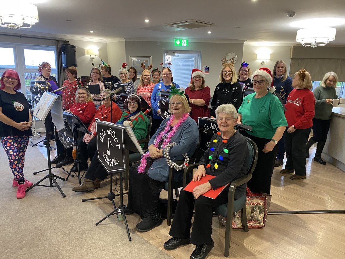 lisamatthewman's tweet photo. My fabulous Big about Singing ladies with a wonderful festive performance yesterday #bigaboutsinging #singingscentsylady https://t.co/aBDA9vMSDz