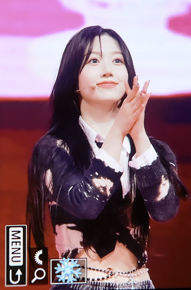TALEOFAERY's tweet photo. ㅤ
ㅤ
“I know you must've felt curious, right? So worry not! Let's get to know each other better through this QnA session!”

Nada suaranya yang penuh keceriaan dan ekspresi yang luwes berhasil menaikkan semangat audiens, membuat mereka tak sabar untuk mengikuti setiap momen.

ㅤ https://t.co/Bd0dyj7xCI