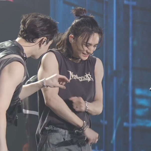 무뽑기개잘할것같은팔근육달고
< 이랬다가 
 > 이렇게 반응하는데참기가능?