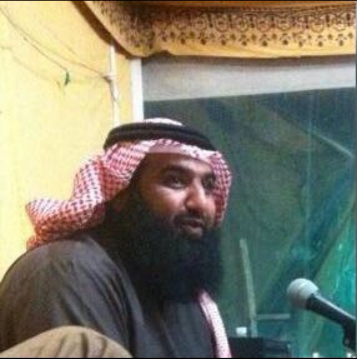 عِشْ يا سعودُ فقدْ شمِختَ بأمّةٍ
وصنعْتَ مجداً للكويتِ مُبينا
وكتبتَ عزّا بالضياءِ لأمّتي
ورفعتَ منها بالجهادِ جَبينا
يا شامُ ضُمِّي فارساً متوشِّحا
كلَّ السَّناءِ، وقبّلي العِرْنينا
عرنينَ ليثٍ في ترابِكَ جسمُهُ
والروحُ بين أفاضلِ الماضِينا
 #سوريا_تتحرر