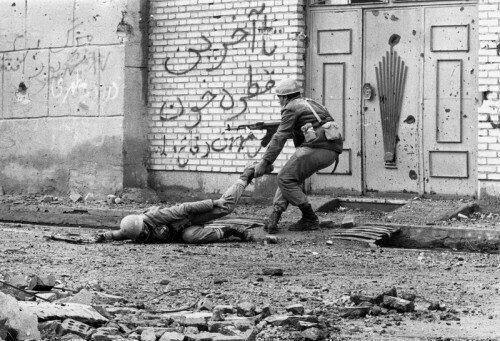 mohammademali's tweet photo. حالا فهمیدید ۳۴ روز مقاومت چند ده نفر در برابر چند تیپ زرهی ارتش بعث یعنی چه؟ https://t.co/SjyPhRSudS