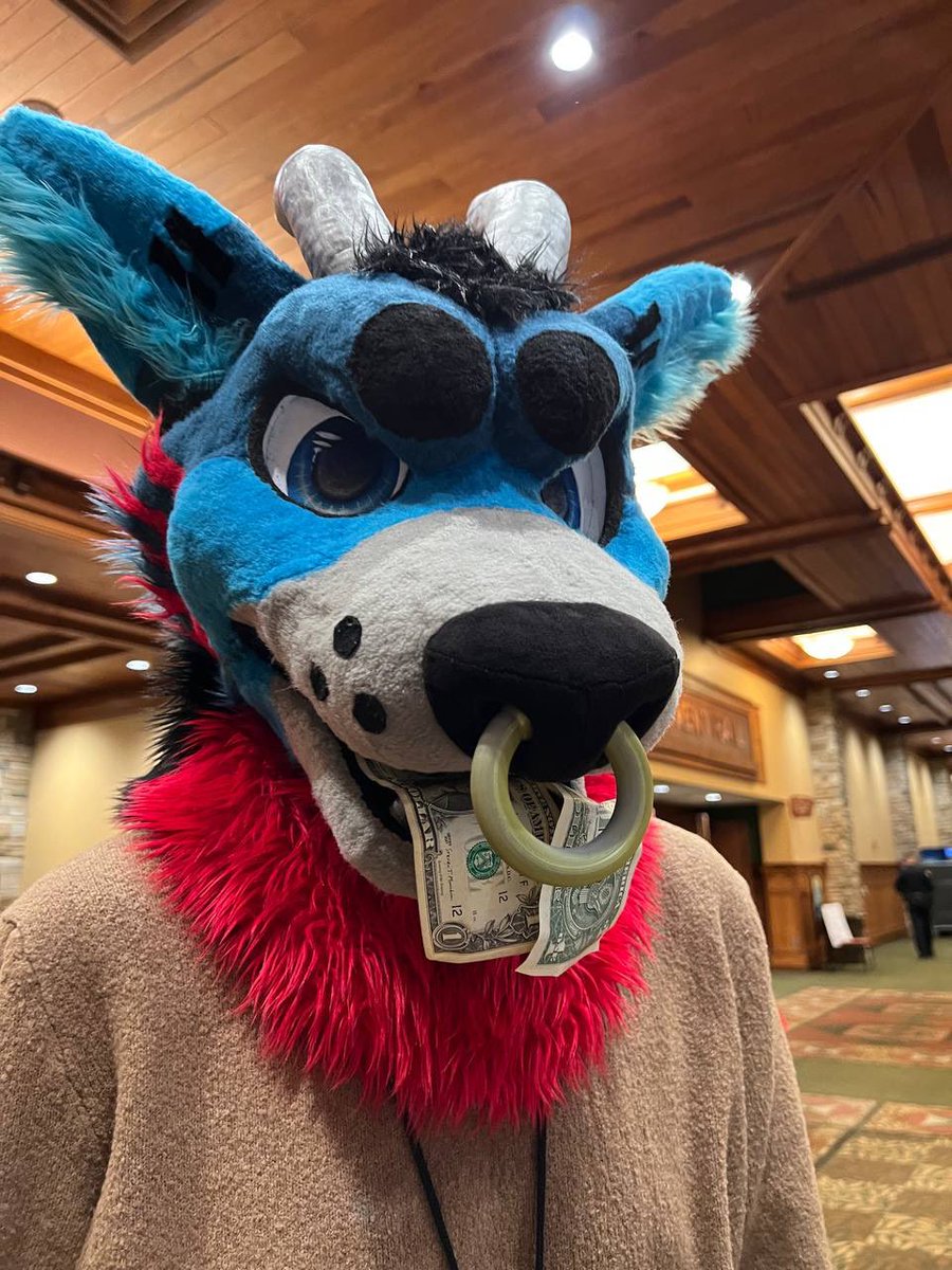 riptide177's tweet image. Second day at yamacon! Had a fun night and working for that money! Doing what only rumble knows