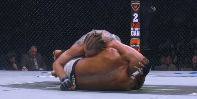 LudisCharta's tweet photo. 10-9 Volkov RD3

29-28 Volkov 

Ciryl Gane should be embarrassed. Will never hold UFC gold. Volkov continues to impress in great form with beautiful hair. 
#UFC310 https://t.co/zRf2qbXycw