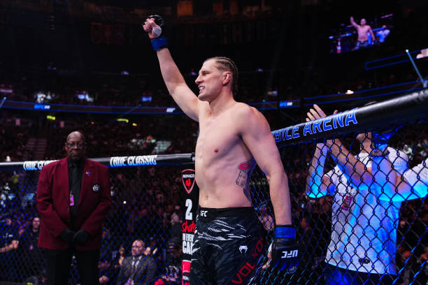 MMA_Machado's tweet photo. Everyone knows Volkov won that. #ufc310 https://t.co/5vDoAaFKTL