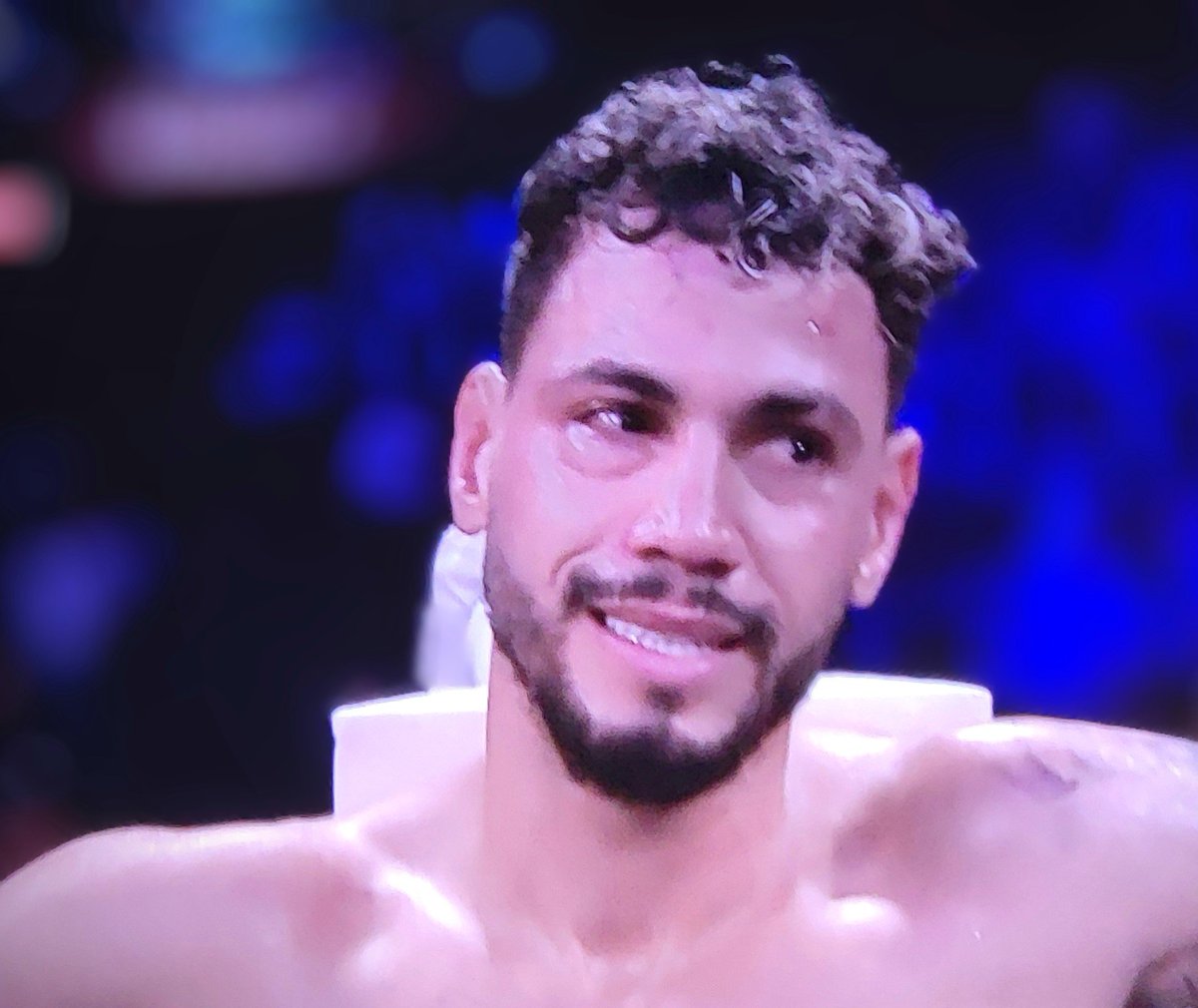 BoxingVitals's tweet photo. El Divino #rafaelespinoza gets the Victory over #robeisyramirez via 6th round stoppage as Robeisy stop fighting due to eye injury #NavarreteValdez #boxing #boxeo https://t.co/qjhMYunFJe