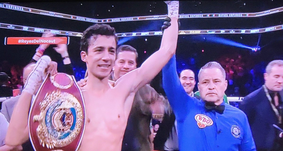BoxingVitals's tweet photo. El Divino #rafaelespinoza gets the Victory over #robeisyramirez via 6th round stoppage as Robeisy stop fighting due to eye injury #NavarreteValdez #boxing #boxeo https://t.co/qjhMYunFJe