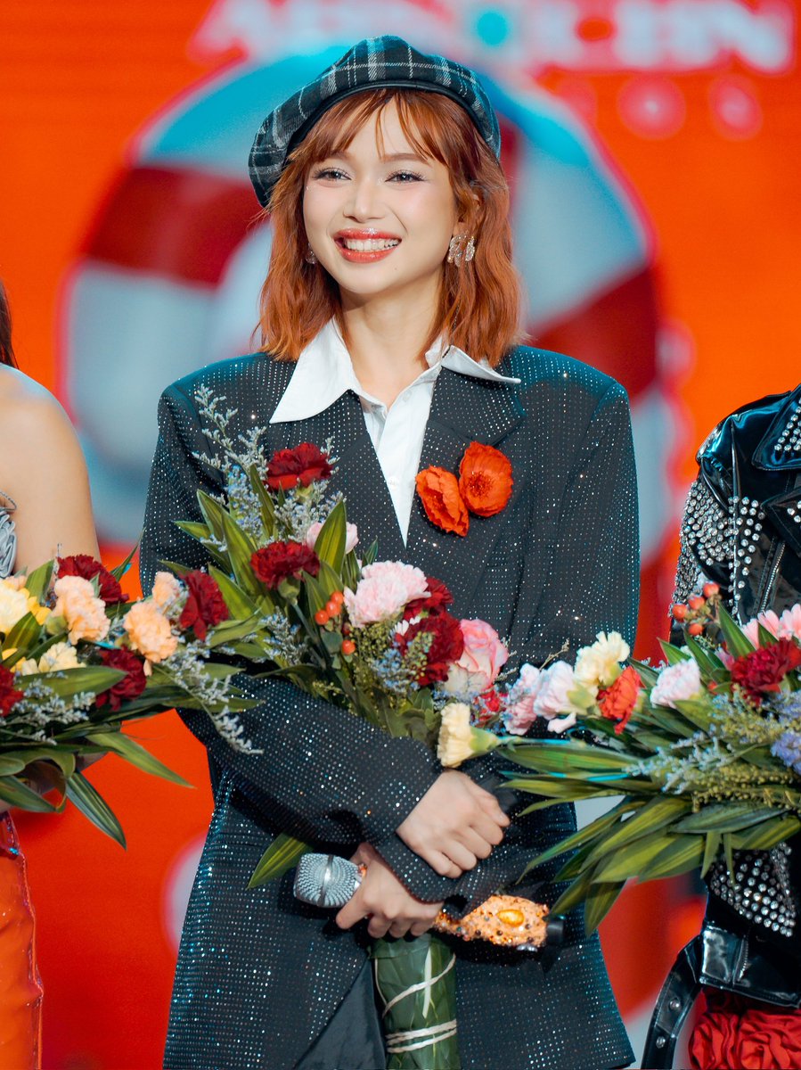 luvefearless's tweet image. Glowing, serving ✨️