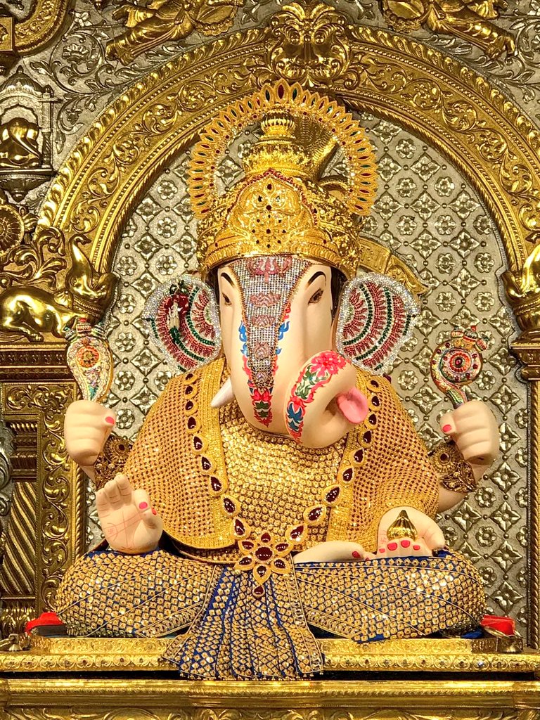 No fan of #Sanatani will pass without liking this post 
  Jay shree bajrang bali 
#ArmedForcesFlagDay Siraj
#Cheating Ashwin #INDvsAUS
Travis Head #DeepikaPadukone Rohit Sharma Bumrah BBK11 #PushpaTheWildFire Syria 
#pragyanagra Captaincy
#MamataBanerjee अजित पवार #KhanSir
HEART