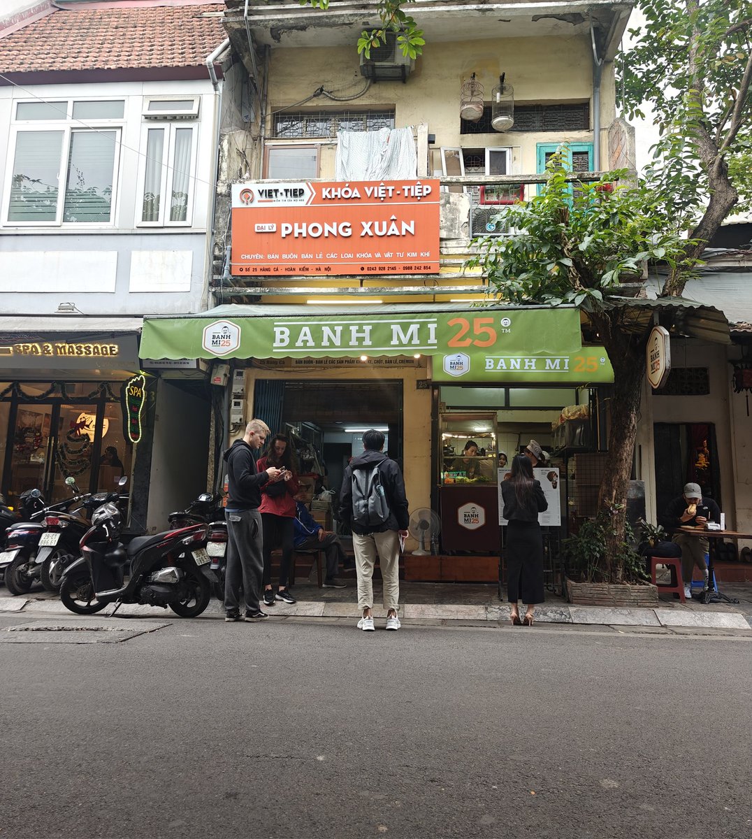 MHarikesha's tweet photo. Excellent Banh Mi here in Hanoi, would recommend. https://t.co/QCt5q1ysLd