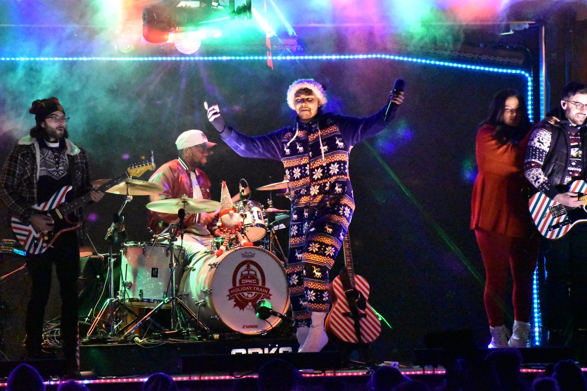 A large crowd welcomed the CPKC Holiday Train in Swift Current. The stage performers were Shawnee Kish and Tyler Shaw. CPKC presented a cheque of $5,500 to the Swift Current Salvation Army. #CPKCholidaytrain